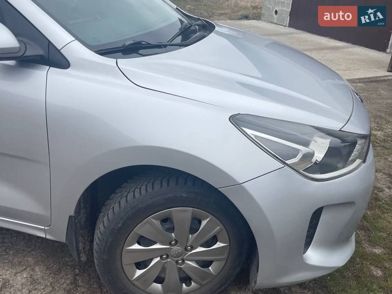 Седан Kia Rio 2017 в Зміїві