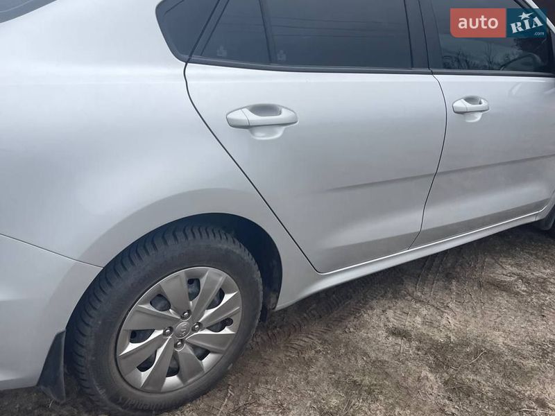 Седан Kia Rio 2017 в Зміїві