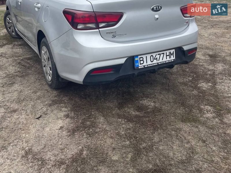 Седан Kia Rio 2017 в Зміїві