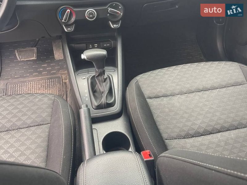 Седан Kia Rio 2017 в Зміїві