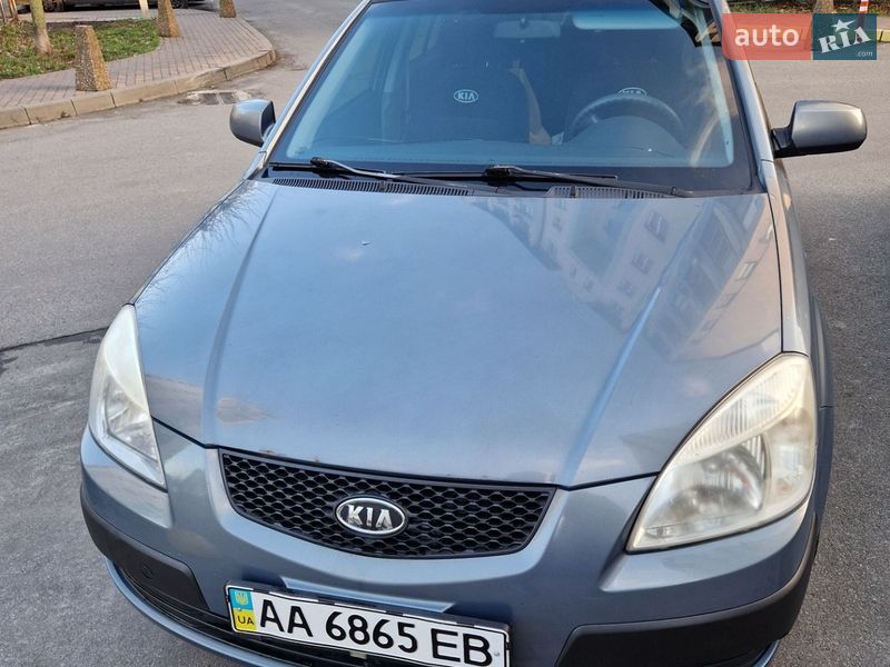 Седан Kia Rio 2007 в Вишневом фото Седан Kia Rio 2007 в Вишневом