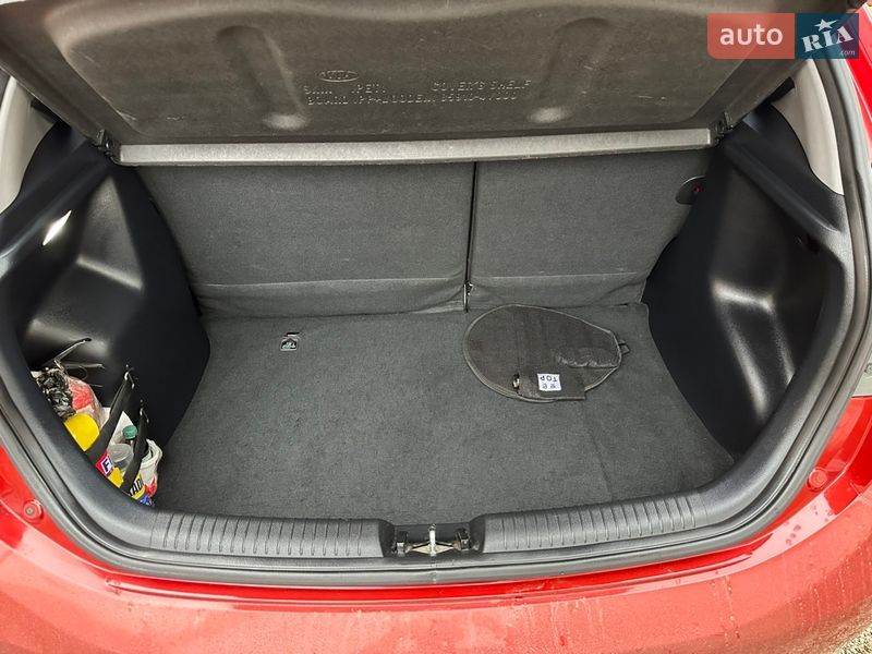 Хэтчбек Kia Rio 2013 в Харькове
