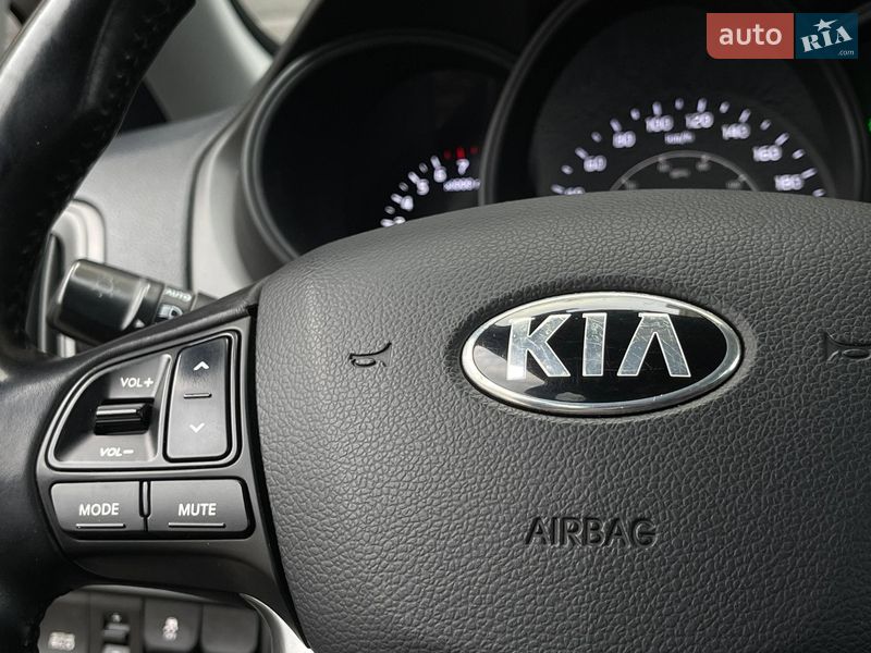 Седан Kia Rio 2015 в Николаеве