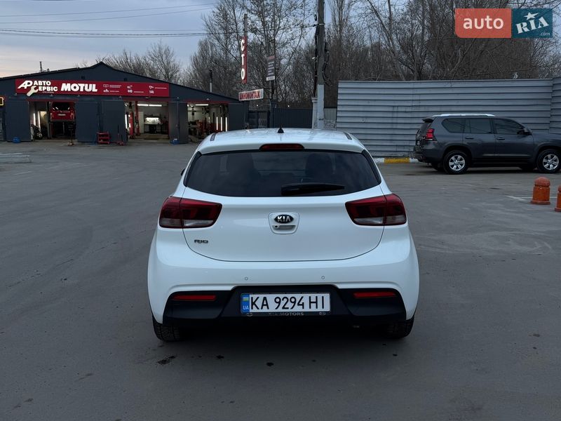 Хэтчбек Kia Rio 2017 в Киеве