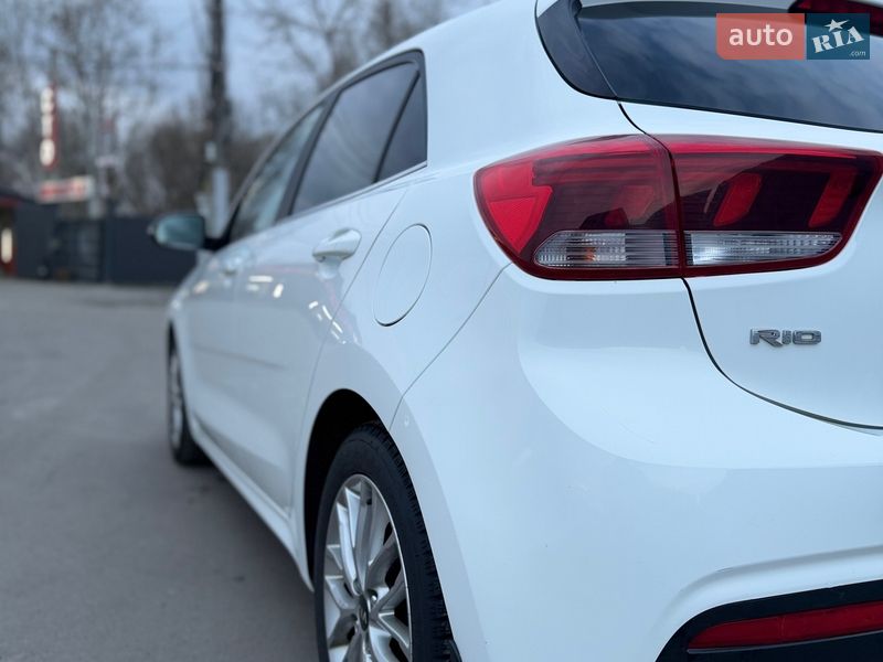 Хэтчбек Kia Rio 2017 в Киеве