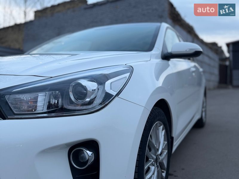 Хэтчбек Kia Rio 2017 в Киеве