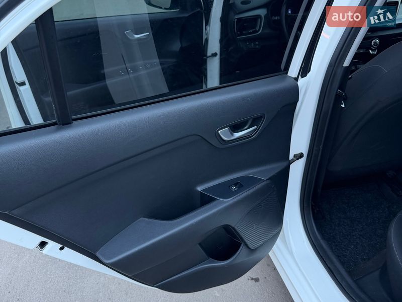 Хэтчбек Kia Rio 2017 в Киеве