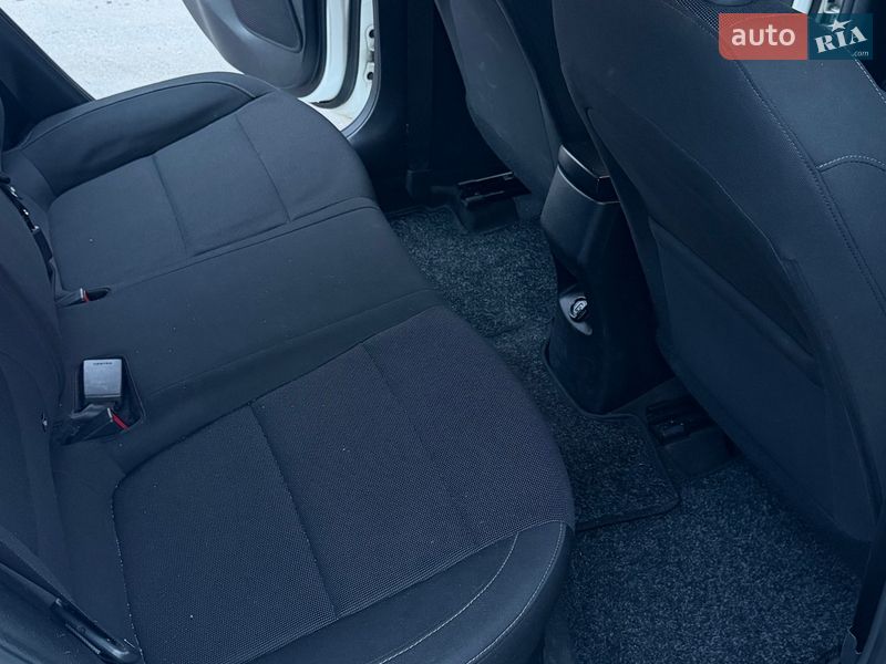 Хэтчбек Kia Rio 2017 в Киеве