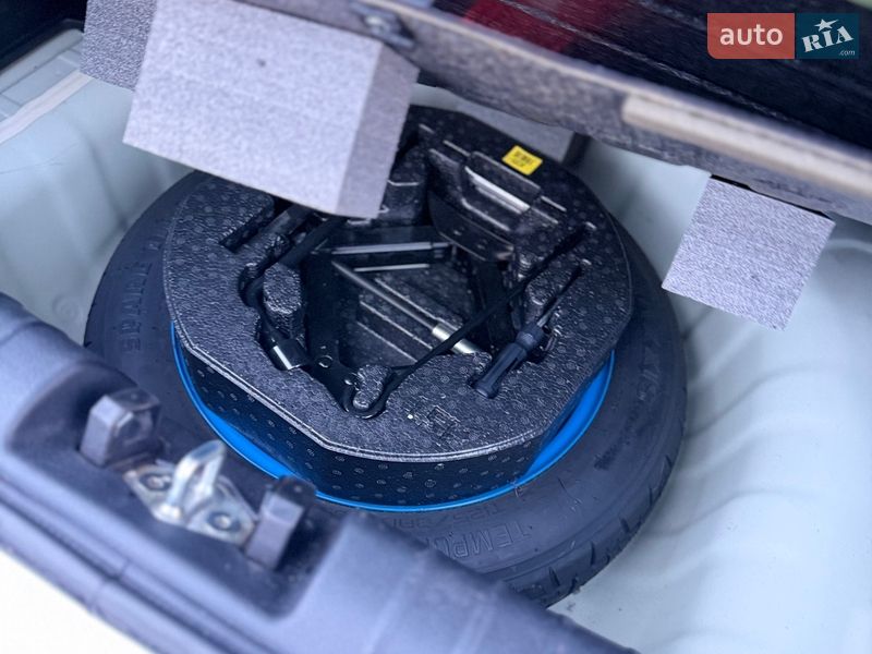 Хэтчбек Kia Rio 2017 в Киеве