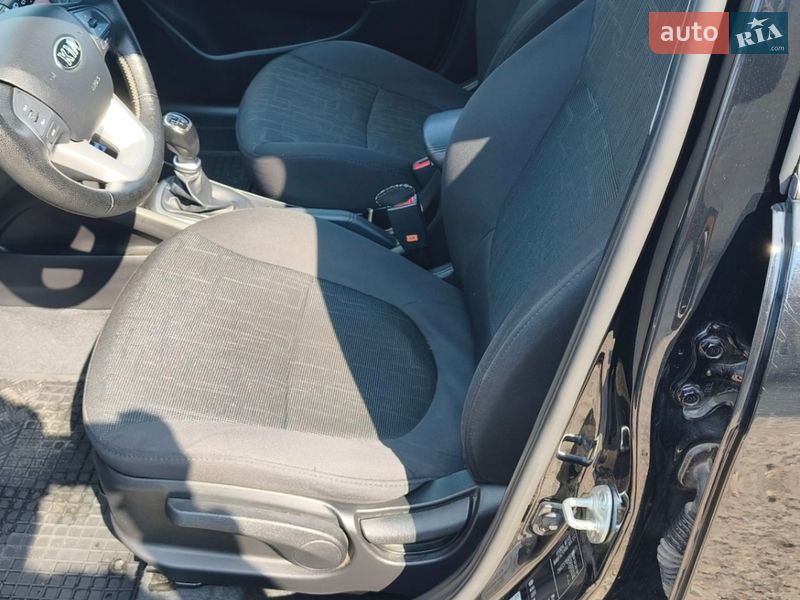 Хетчбек Kia Rio 2013 в Києві фото 59 Хетчбек Kia Rio 2013 в Києві