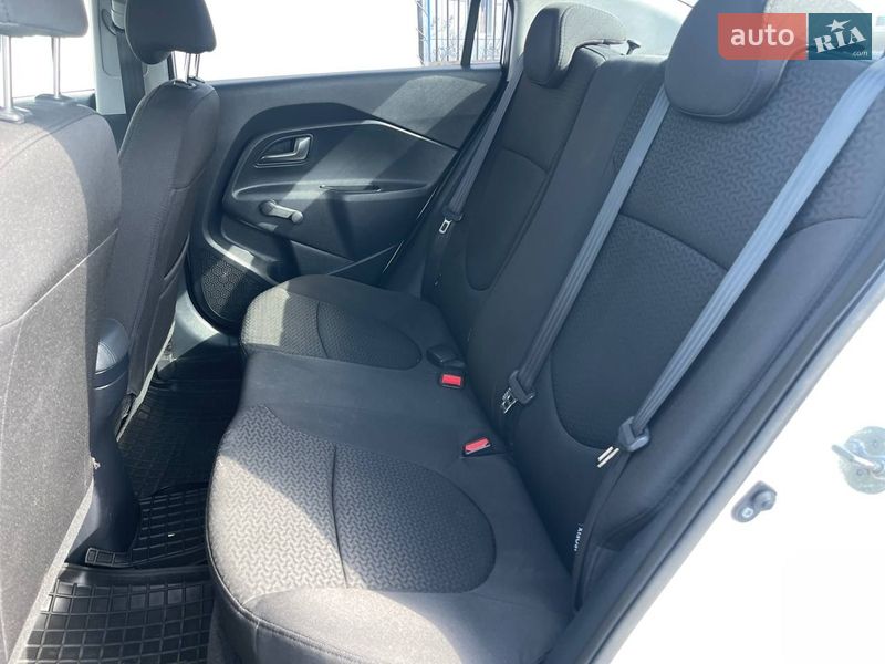Седан Kia Rio 2017 в Киеве фото 21 Седан Kia Rio 2017 в Киеве