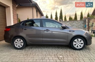 Седан Kia Rio 2011 в Ровно