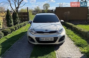 Хэтчбек Kia Rio 2011 в Пулинах