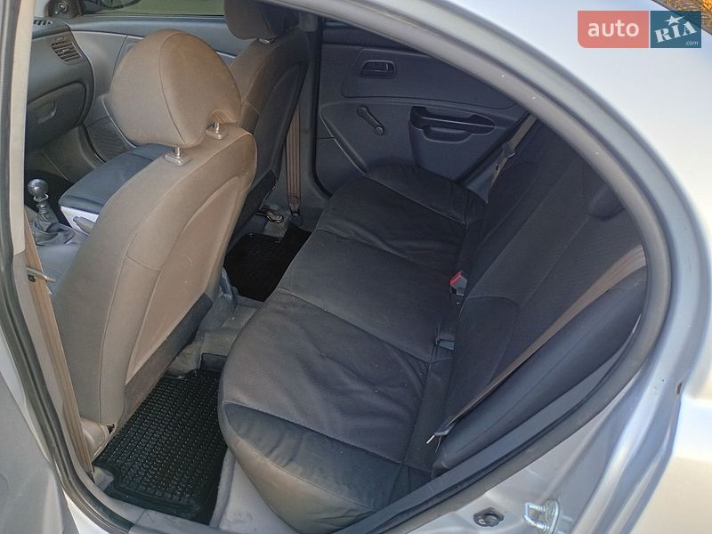 Седан Kia Rio 2010 в Ивано-Франковске