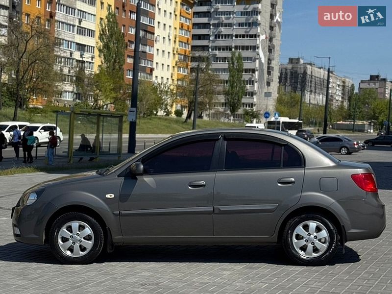 Седан Kia Rio 2011 в Днепре