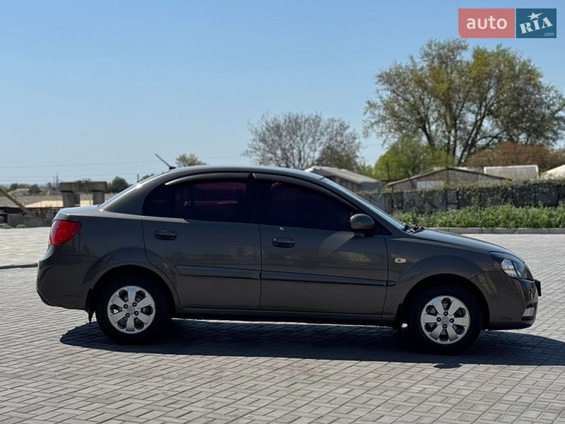 Седан Kia Rio 2011 в Днепре