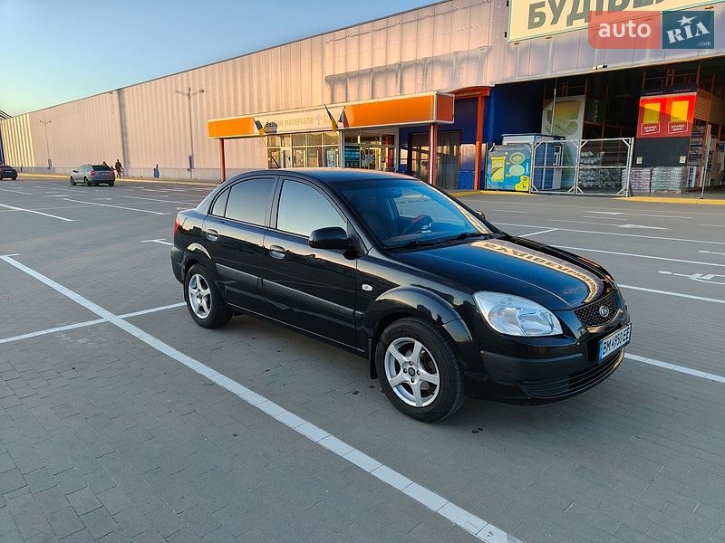 Седан Kia Rio 2006 в Сумах