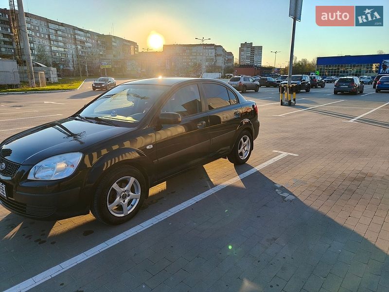 Седан Kia Rio 2006 в Сумах