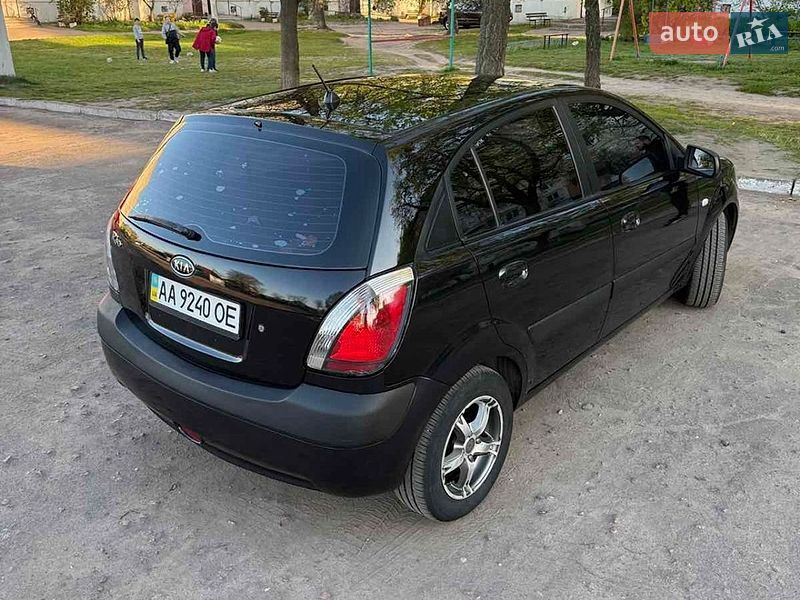 Хэтчбек Kia Rio 2005 в Киеве