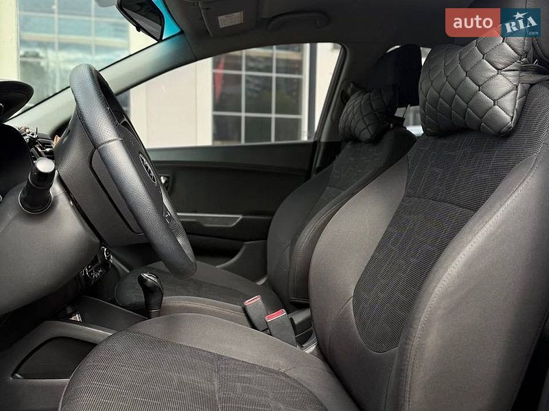 Седан Kia Rio 2012 в Днепре