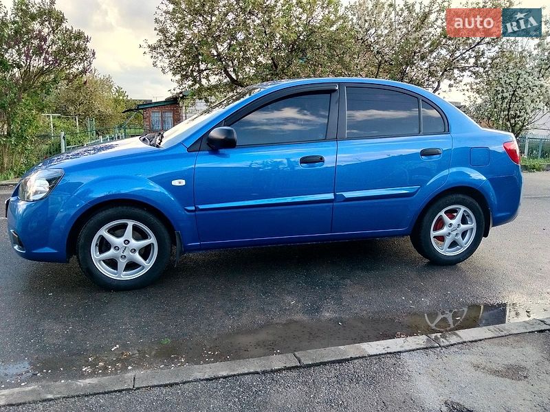 Седан Kia Rio 2010 в Хмельницком