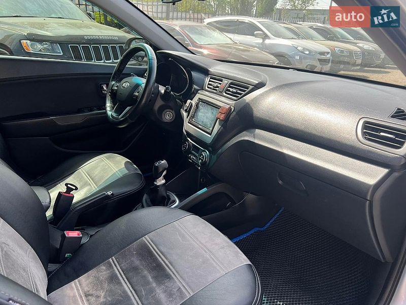 Седан Kia Rio 2013 в Николаеве