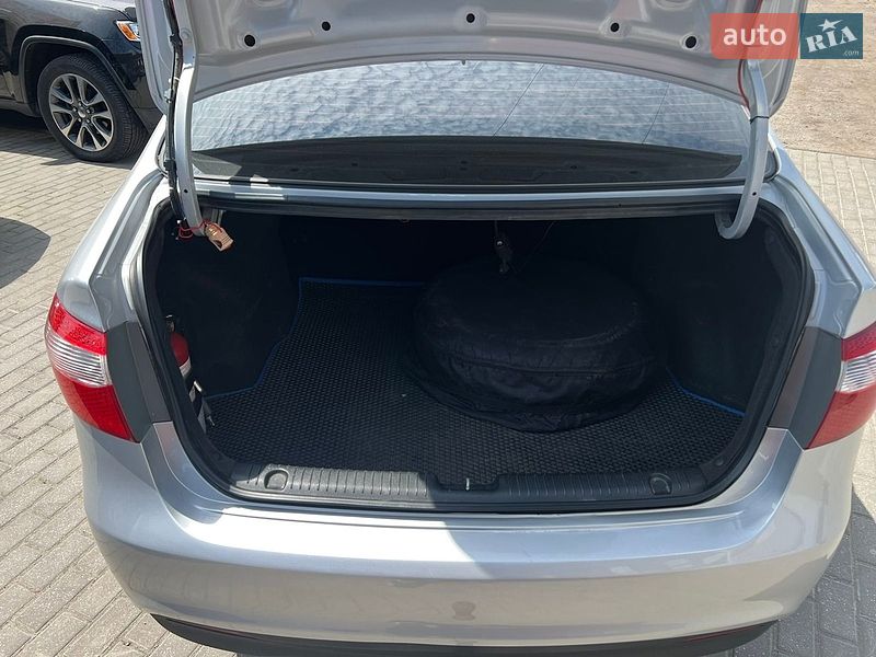 Седан Kia Rio 2013 в Николаеве