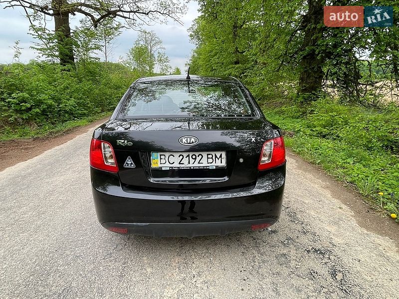 Седан Kia Rio 2010 в Чорткове