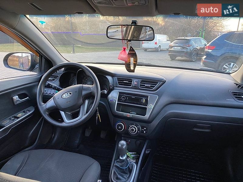 Хэтчбек Kia Rio 2012 в Киеве