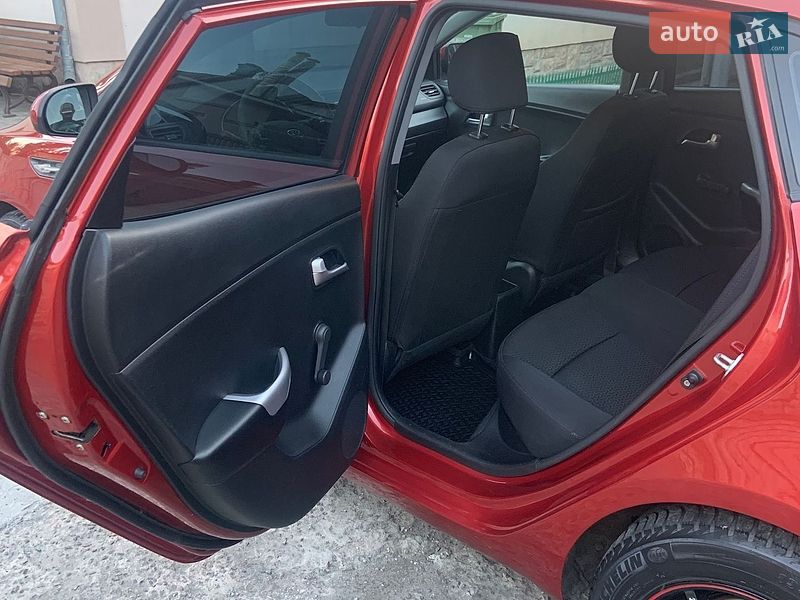 Хетчбек Kia Rio 2012 в Черкасах