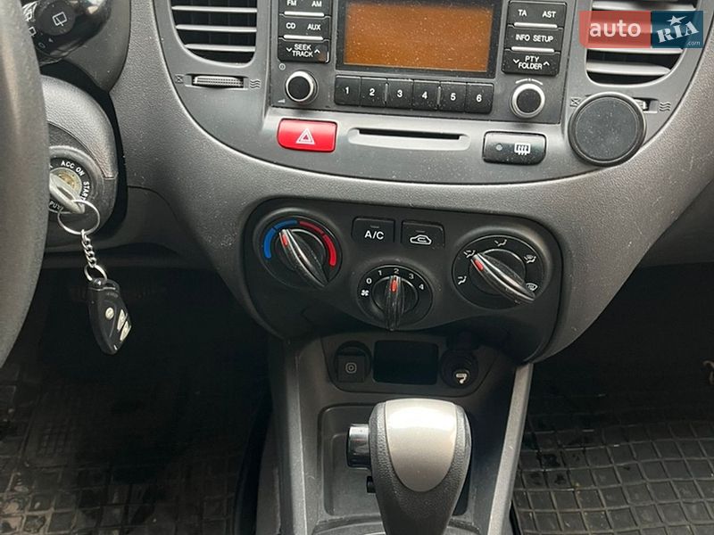 Хэтчбек Kia Rio 2008 в Киеве