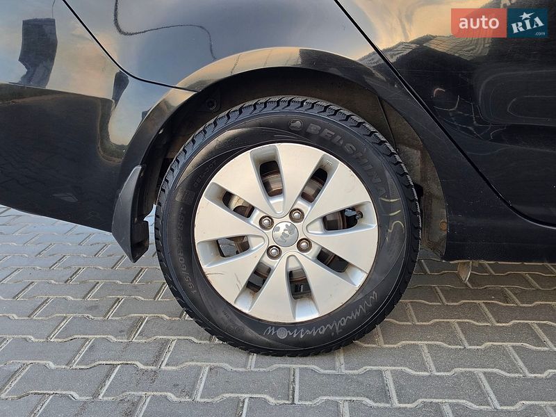 Седан Kia Rio 2014 в Тернополе