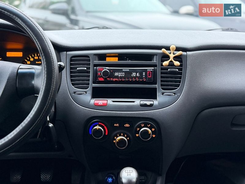 Хэтчбек Kia Rio 2008 в Одессе
