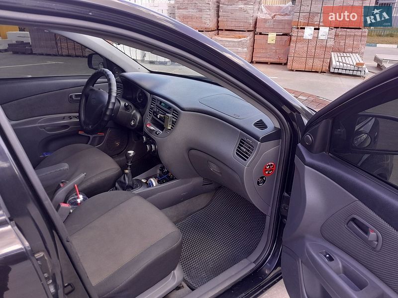 Хетчбек Kia Rio 2006 в Павлограді
