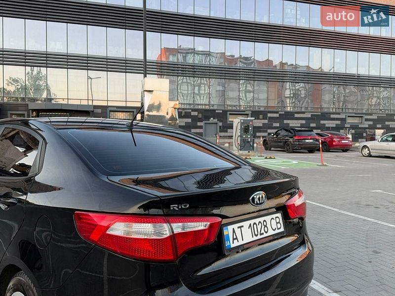 Седан Kia Rio 2013 в Ивано-Франковске