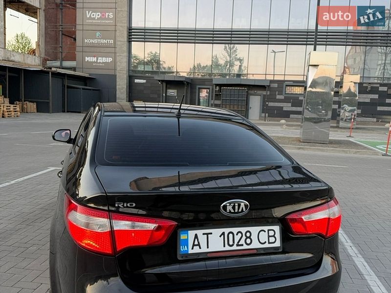 Седан Kia Rio 2013 в Ивано-Франковске