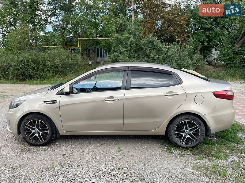 Седан Kia Rio 2012 в Царичанці