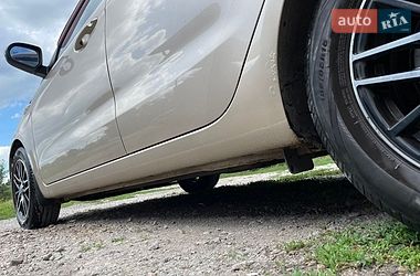 Седан Kia Rio 2012 в Царичанці