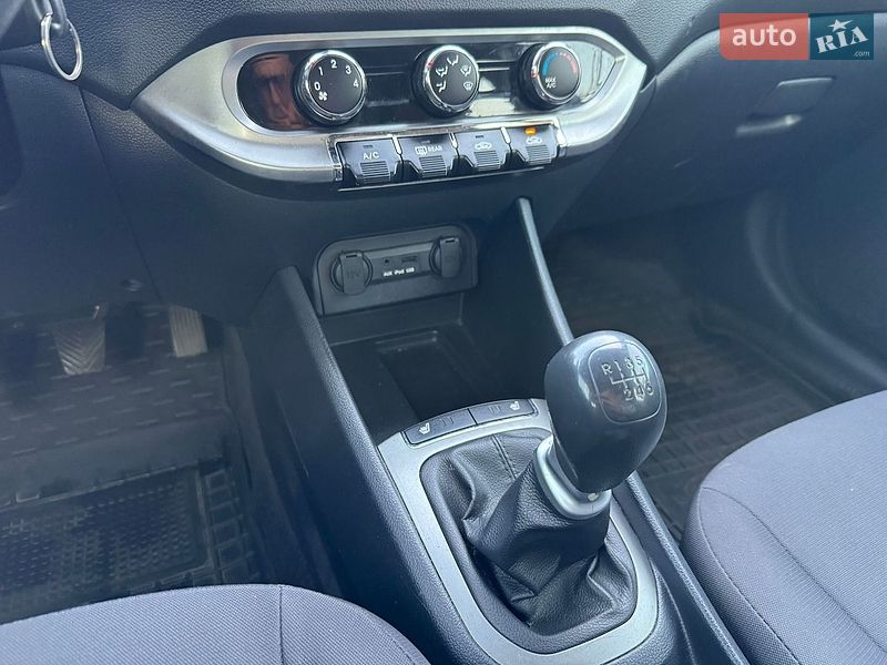 Седан Kia Rio 2013 в Києві