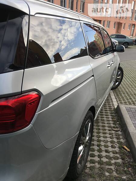 Мінівен Kia Sedona 2015 в Києві