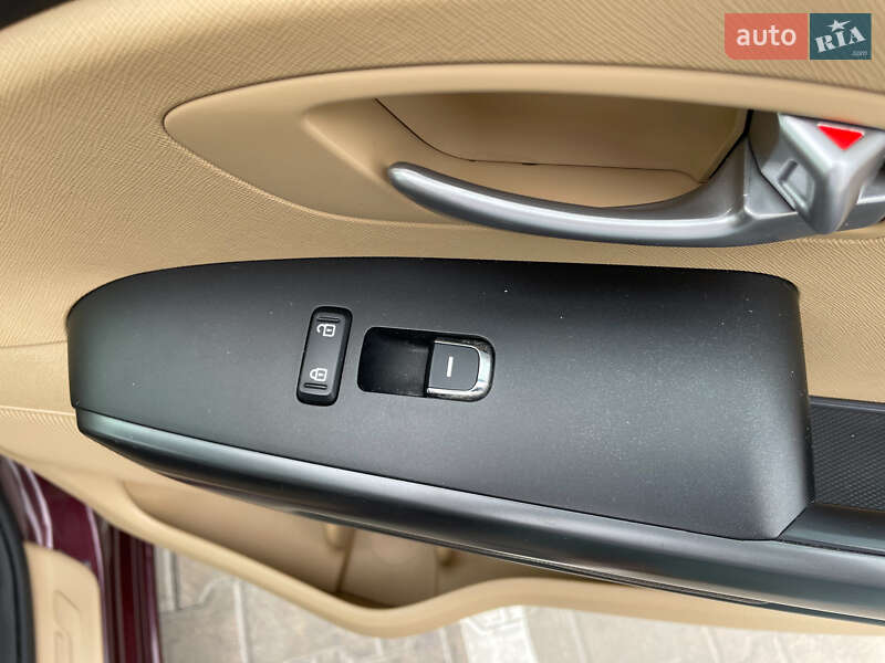 Минивэн Kia Sedona 2017 в Киеве