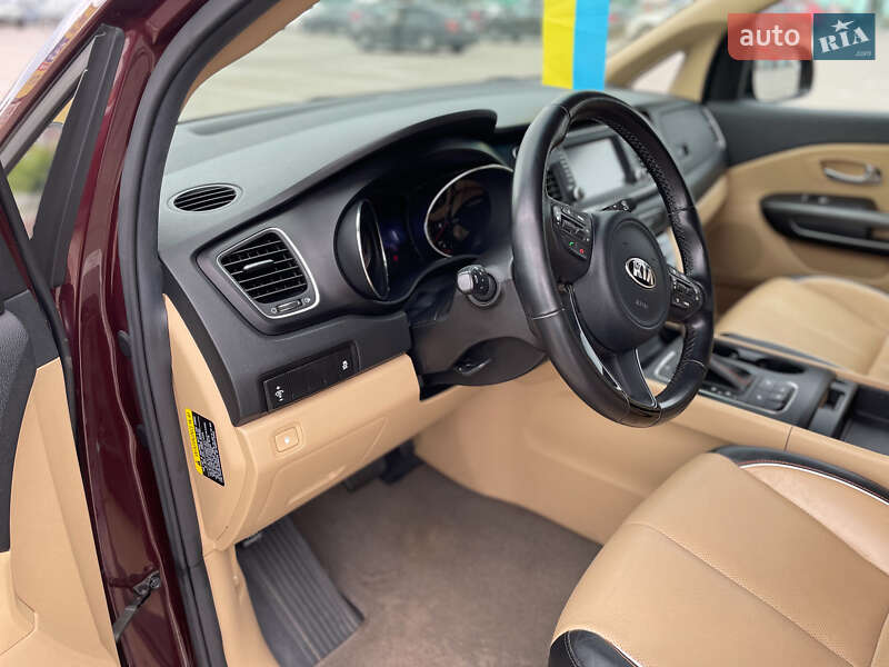Минивэн Kia Sedona 2017 в Киеве