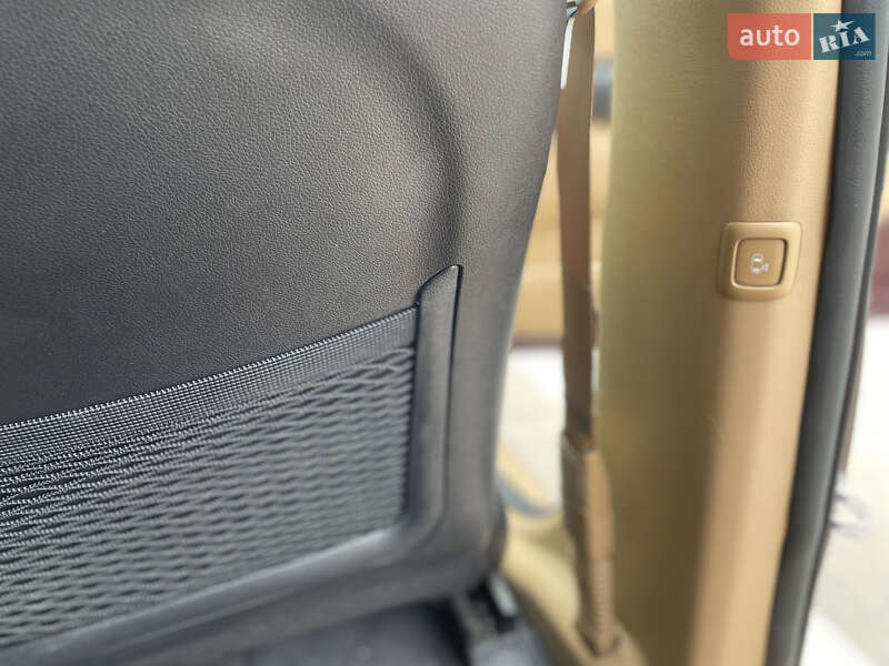 Минивэн Kia Sedona 2017 в Киеве