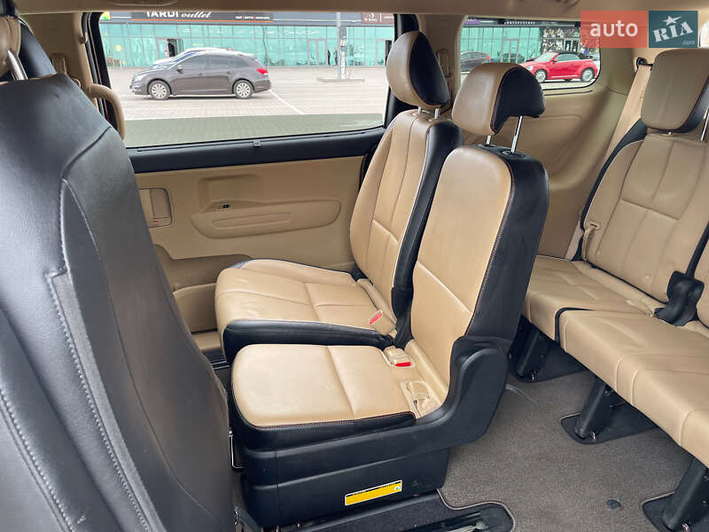 Минивэн Kia Sedona 2017 в Киеве