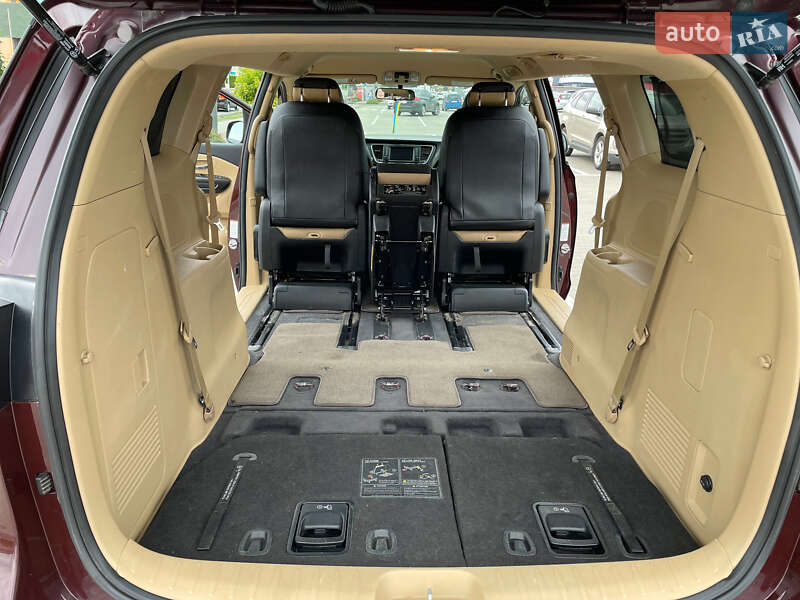 Минивэн Kia Sedona 2017 в Киеве
