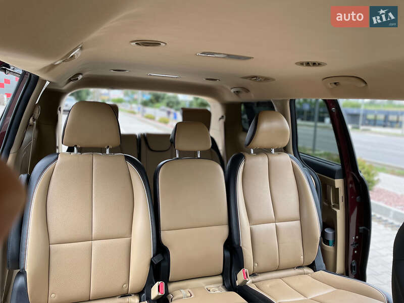 Минивэн Kia Sedona 2017 в Киеве