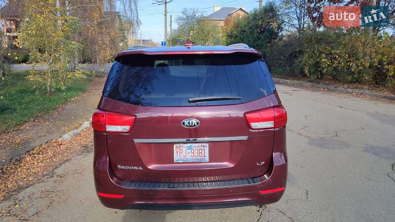Минивэн Kia Sedona 2017 в Ивано-Франковске