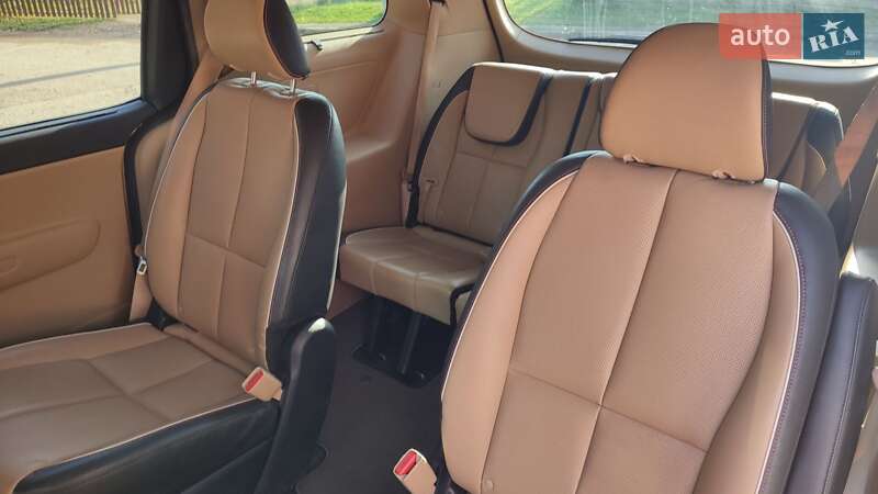 Минивэн Kia Sedona 2017 в Ивано-Франковске