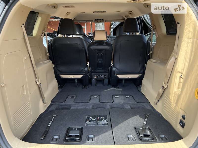 Минивэн Kia Sedona 2017 в Львове