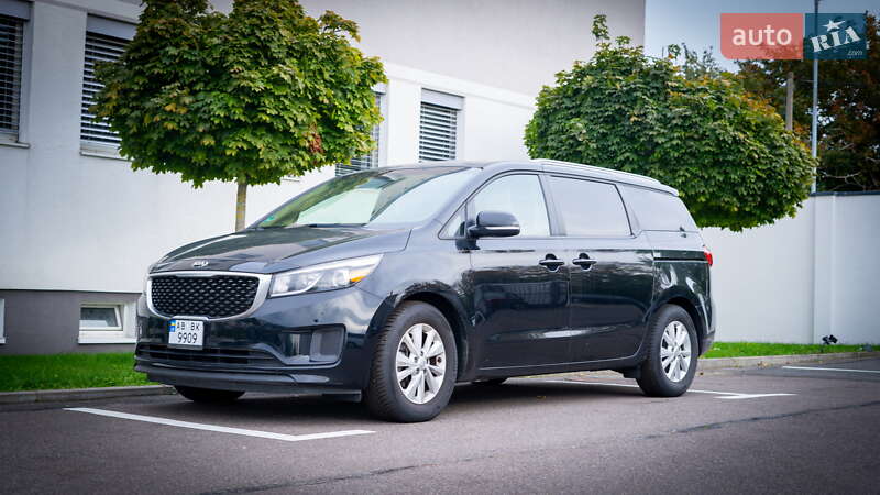 Минивэн Kia Sedona 2017 в Виннице